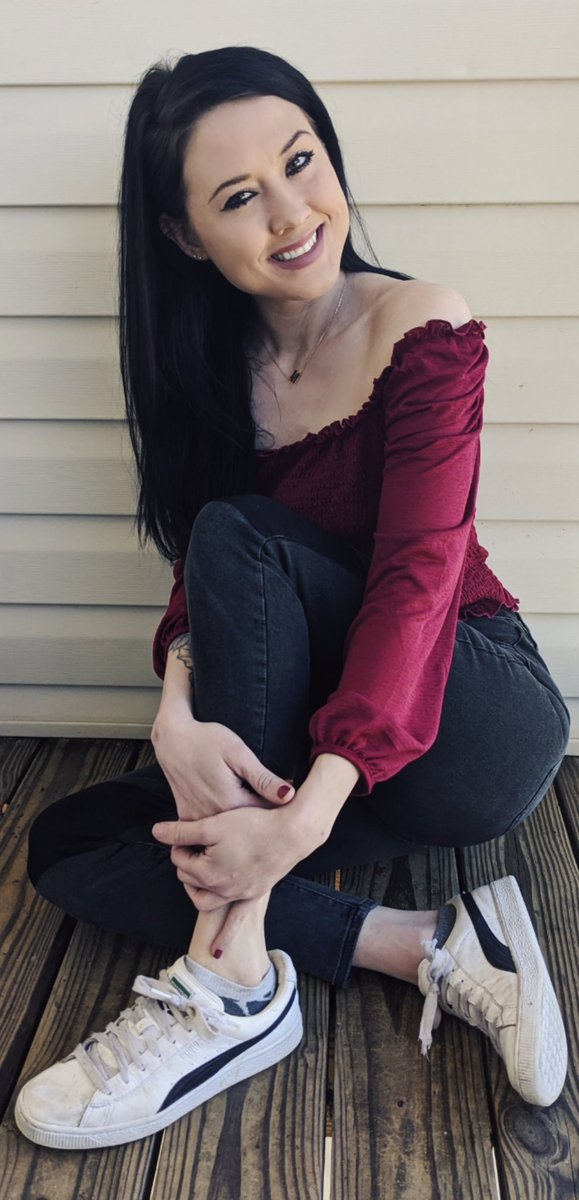 ChloeCryptonite's tweet photo. Happy Valentine's Day everyone! #givemeallthechocolate https://t.co/LIxcGKK6LI