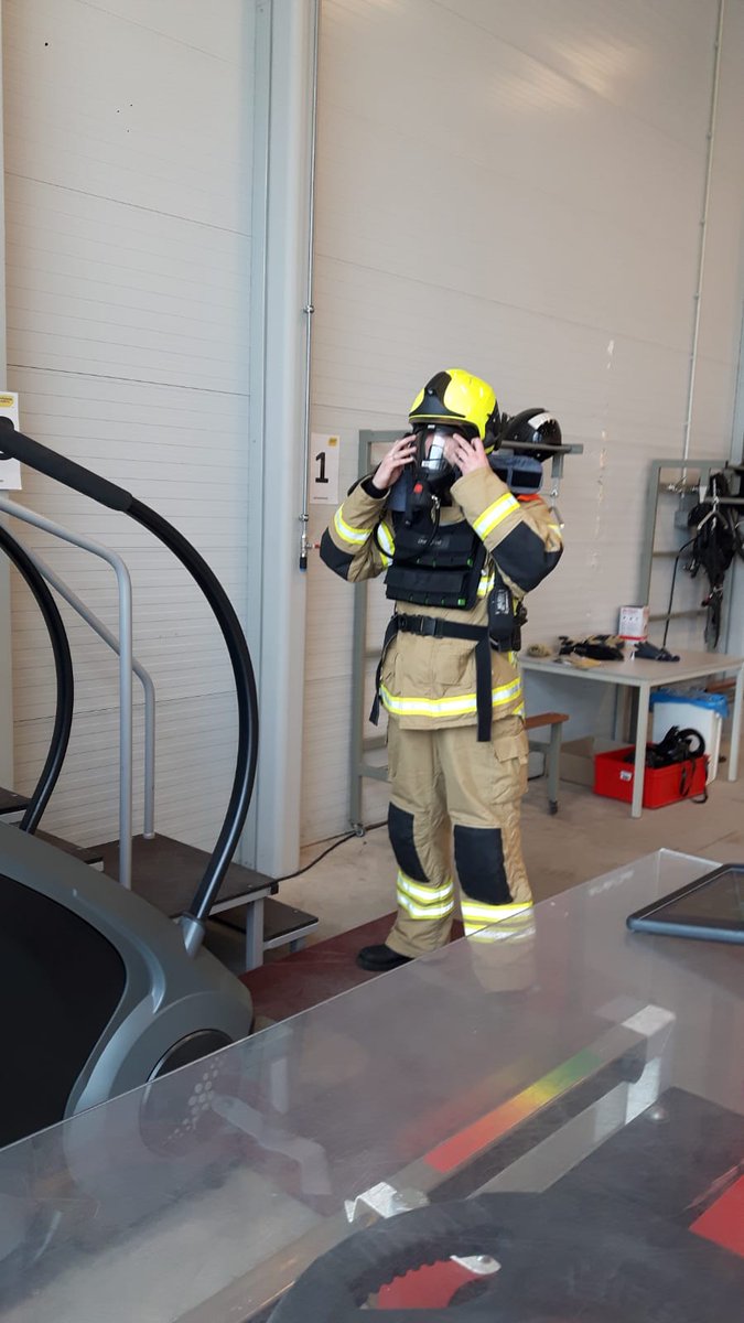 bas_bor's tweet image. Vanmiddag succesvol de #PPMO inclusief traplooptest gedaan. Niet verplicht als OvD maar wel goed om te weten wat t is. Professionele opzet en fijne begeleiding van @charles_hermus  Welke collega piketfunctionaris volgt? #uitdaging #fitforthejob