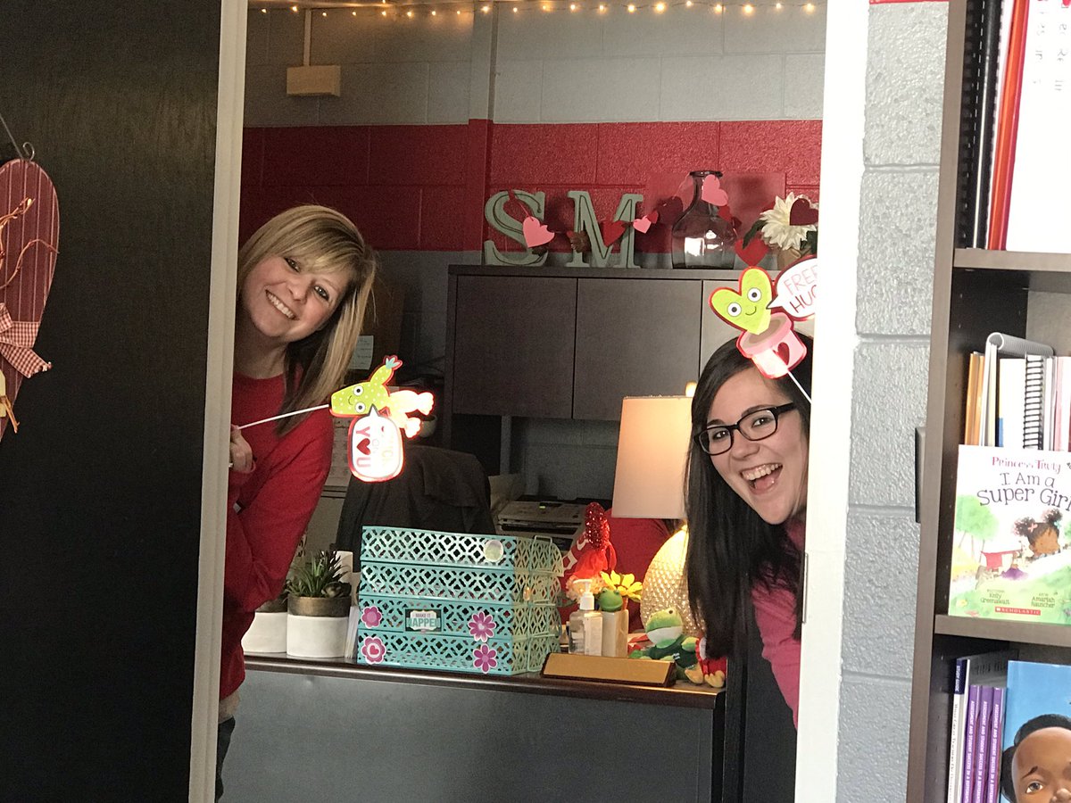Who is that peeking in??🌵♥️ 🌵♥️ <a href="/Mrs_DeCesare/">Amanda DeCesare</a> @MissBraun_ getting excited about their Valentine’s Dance!!  #OnceACard