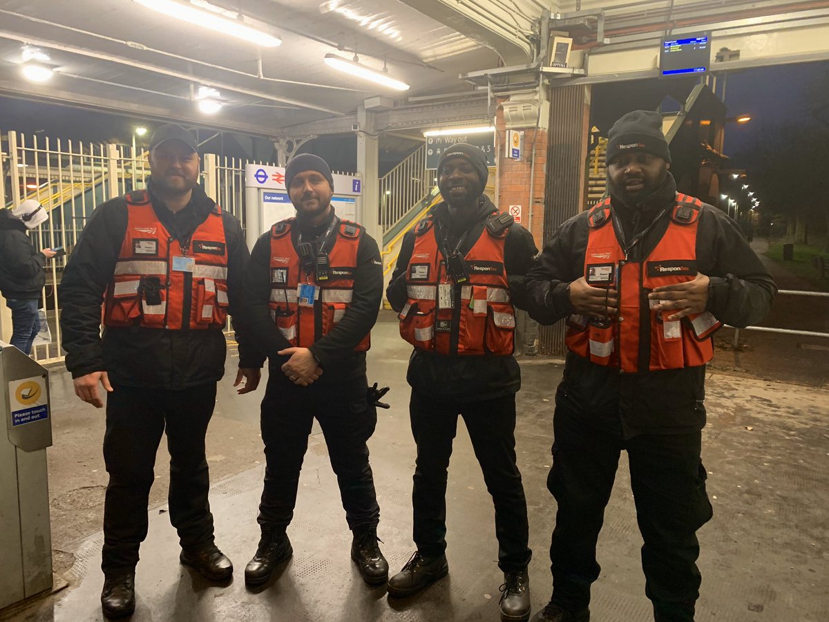 _REEDESIGNS's tweet photo. Great to see @ResponsecLtd security team at #WandsworthCommon station tonight. https://t.co/phN24rH0w1