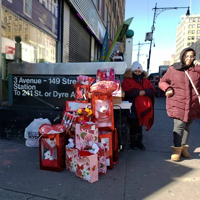 Welcome2theBX's tweet photo. #happyvalentinesday from The #Bronx
#welcome2thebronx
#TheBronx #ilovethebronx #thebronxisbeautiful #welcometothebronx #myBronx #yourBronx #ourBronx #everydaybronx #thisisthebronx #SeeYourCity #thisisnewyorkcity #newyorkcity #newyork #nyc #PeopleOfTheB… https://t.co/Bi1r7pPtvy https://t.co/ic4DIN3FXr