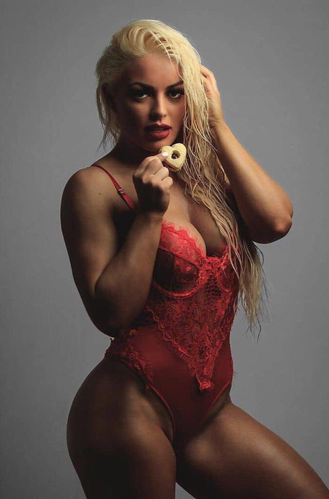 Deezyverse's tweet photo. Mandy Rose🌹 https://t.co/xR2G2xsUK6