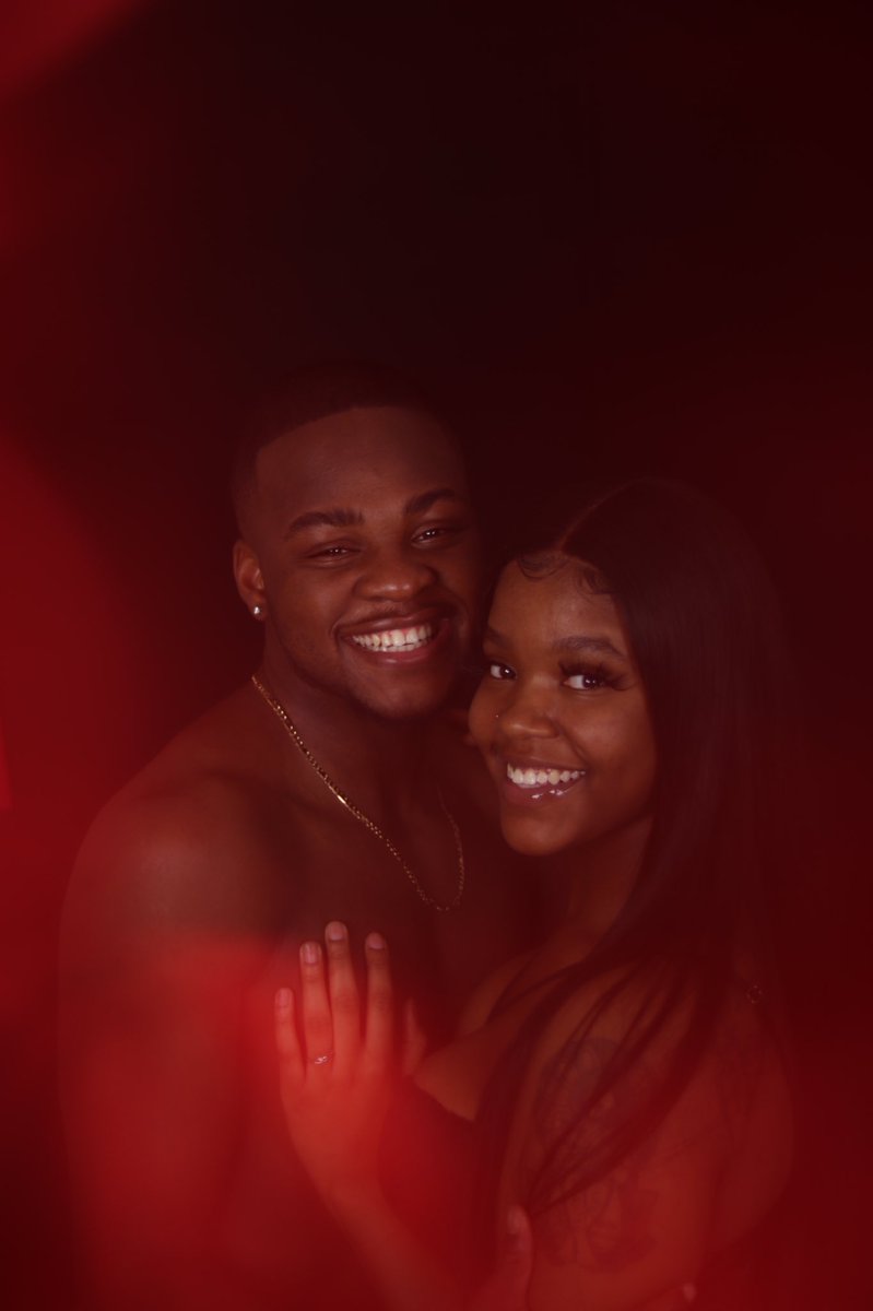 _ceddy5's tweet photo. You Ever met somebody who see the good in you despite the flaws you have but still speaks life into you 😩 ❤️
#Happy #Valentines #Day☺️
📸 Femi https://t.co/Jj3ysXsjqq