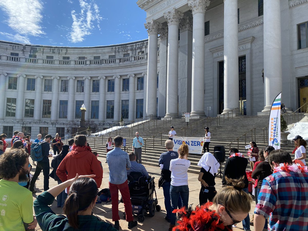 dcwoodruff's tweet image. On #WinterBikeToWorkDay, @LuckyDistrict7 speaks to a crowd of bicycle and transit advocates at a Vision Zero event outside city hall