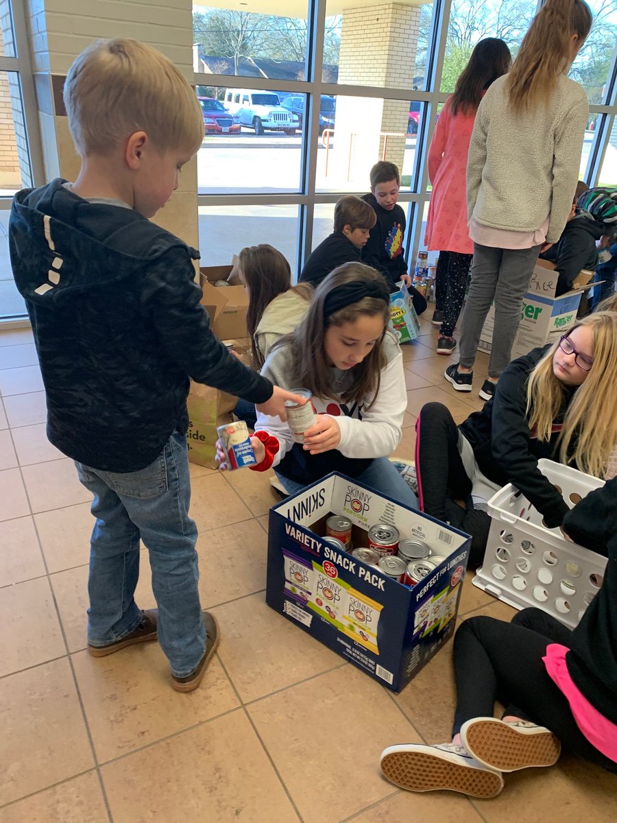 RiceTylerISD's tweet image. As part of Kindness Week, Rice held the "I CAN Be Kind" canned food drive with the goal of 750 cans.  Our Rice Rangers showed just how kind they could be by bringing over 1000 cans of food to donate to PATH.  Absolutely AMAZING!!! @tylerisd #TylerISDsimpleacts #FW2 #KindnessWeek