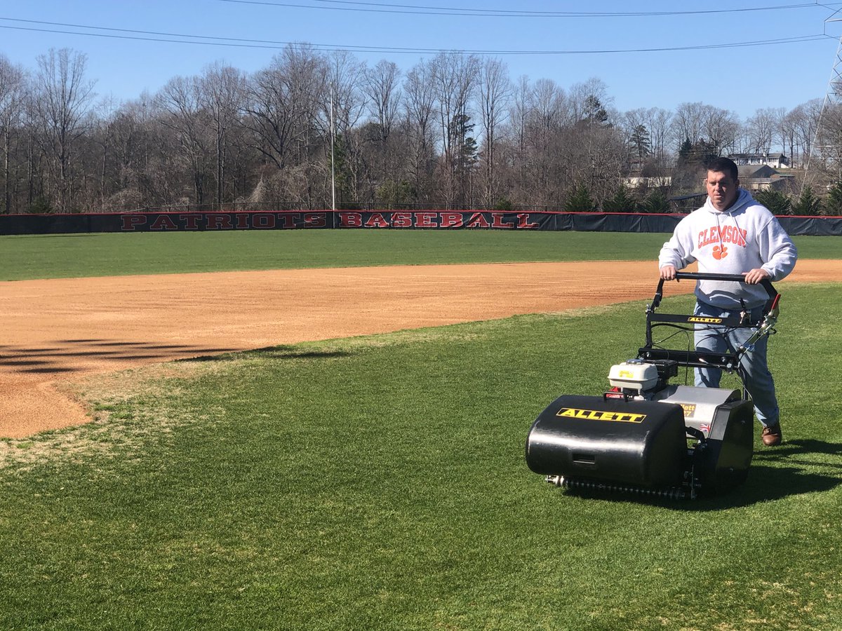 Beautiful day for an ⁦<a href="/AllettMowers/">Allett Mowers</a>⁩ demo in sunny but wet South Carolina!