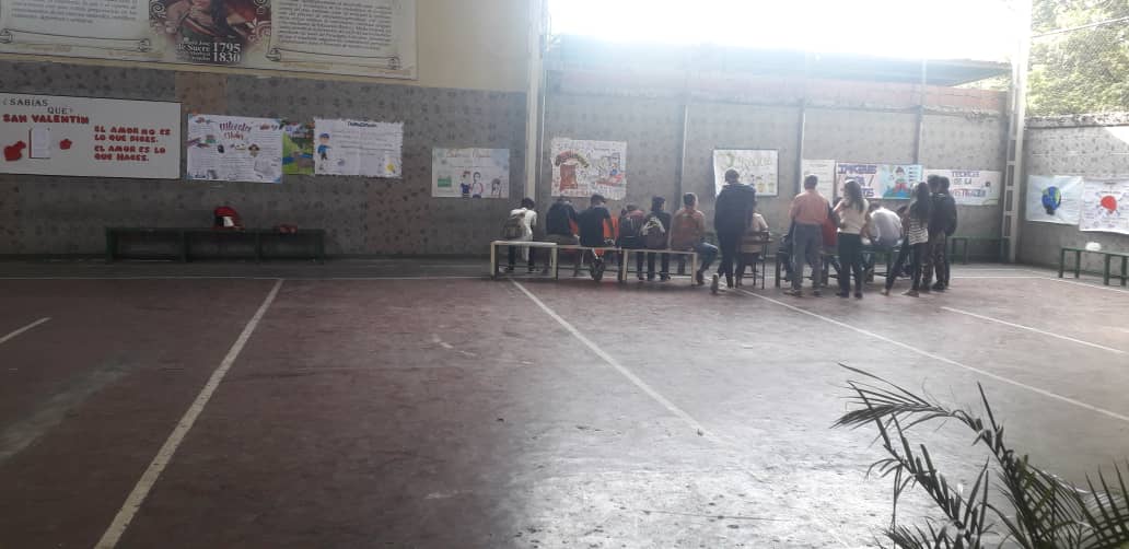 iutepascal_'s tweet photo. #14DeFebrero Estudiantes del primer semestre de Diseño Gráfico  realizan exposiciones en las cátedras de Técnicas de Estudio y Preservación del Ambiente #PascalInforma https://t.co/zfwWtgUOYP