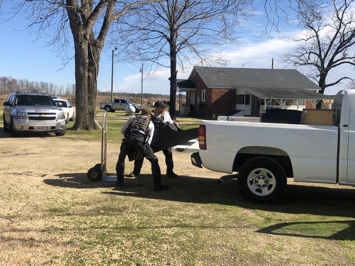 Sheriff_EWright's tweet photo. #CCSO detectives conducted a gambling search warrant for the second time at this address on Carlos Road in Linden #Illegal #gambling #KnowWhenToFoldThem https://t.co/IHI7RyTeFd
