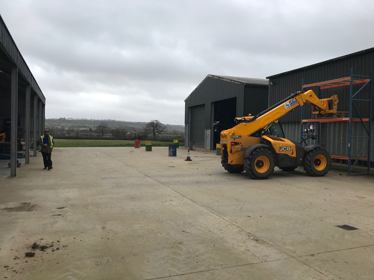 GreenwayTrainer's tweet photo. Today's experienced Telehandler candidates were put through their paces on today's @lantra rough terrain refresher course. #FarmingGoodPractice with @velcourt 
@SWHire &amp; @JCBAgriculture. https://t.co/VoY1YQipKh