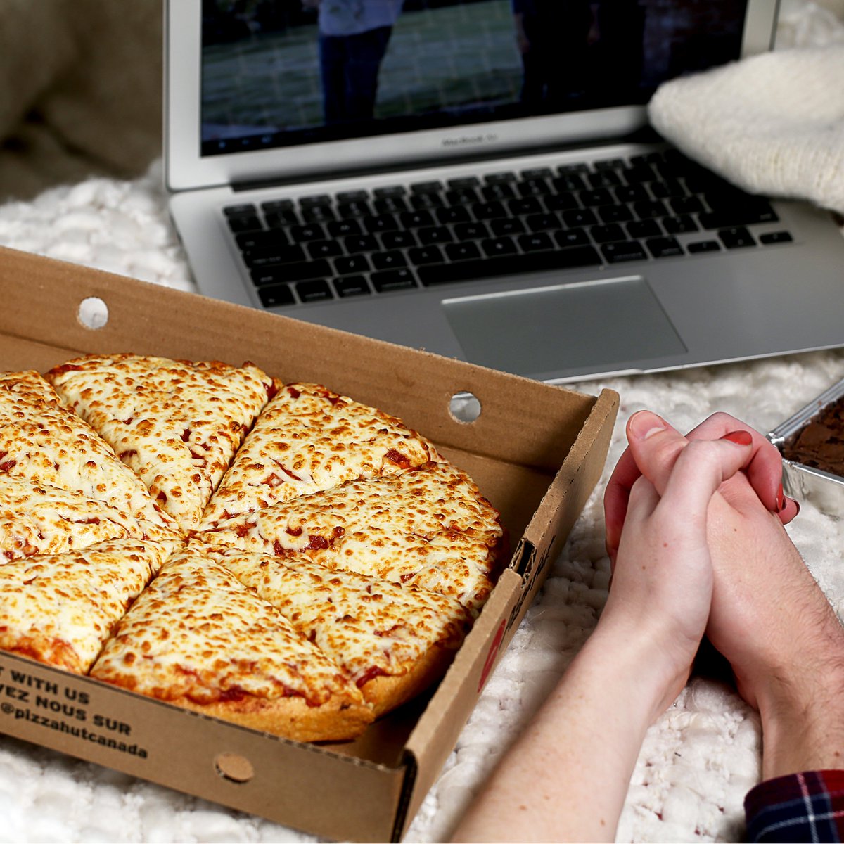 PizzaHutCanada tweet picture