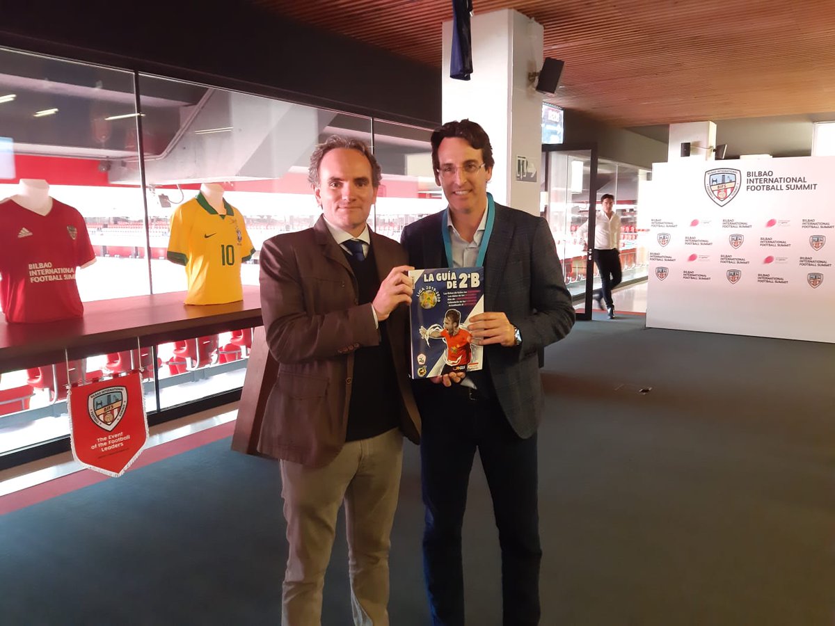 LaGuia2B's tweet photo. Gracias @UnaiEmery_ por el apoyo a #LaGuía2B solidaria con la investigación de enfermedades raras de la @FundIsabelGemio. Muy contentos de volver a verte por el #BIFS20 y sentir tu cariño y afecto 🔝👏😉 https://t.co/pSizv3psdI
