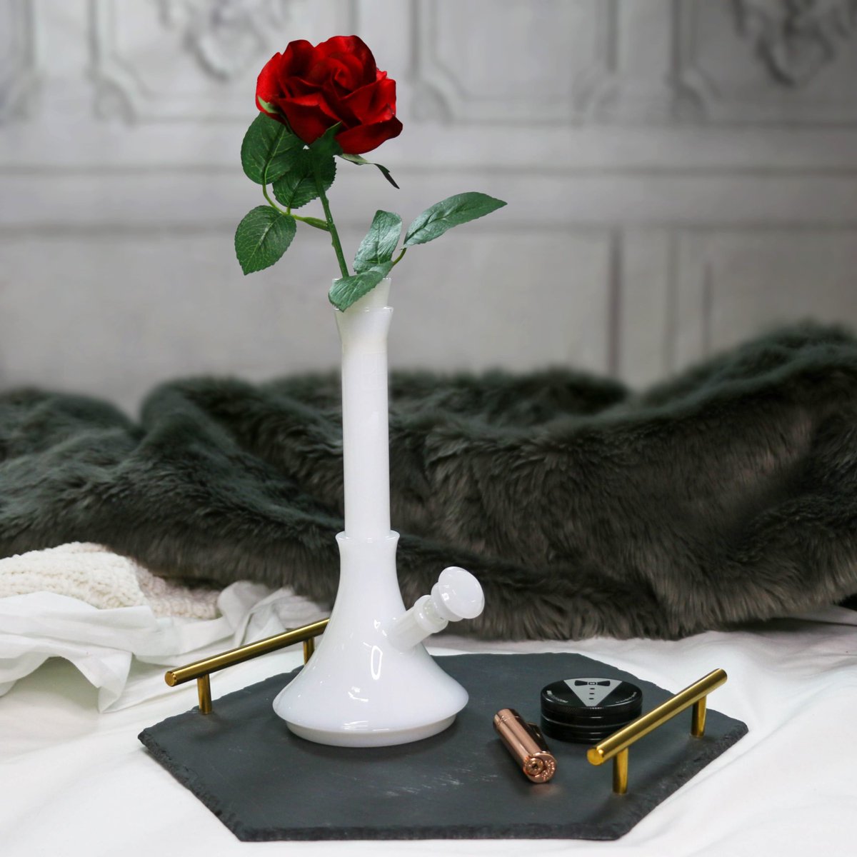 Happy #ValentinesDay from Hippie Butler 💘
To celebrate, we're giving you:
• A FREE Leaf Lock Grinder card when you spend $35 or more and use code "HippieLove" 
• And a FREE Leaf Lock Grinder Card AND Mini Rolling Tray when you spend $45 or more and use code "ButlerLove" 🎩💖