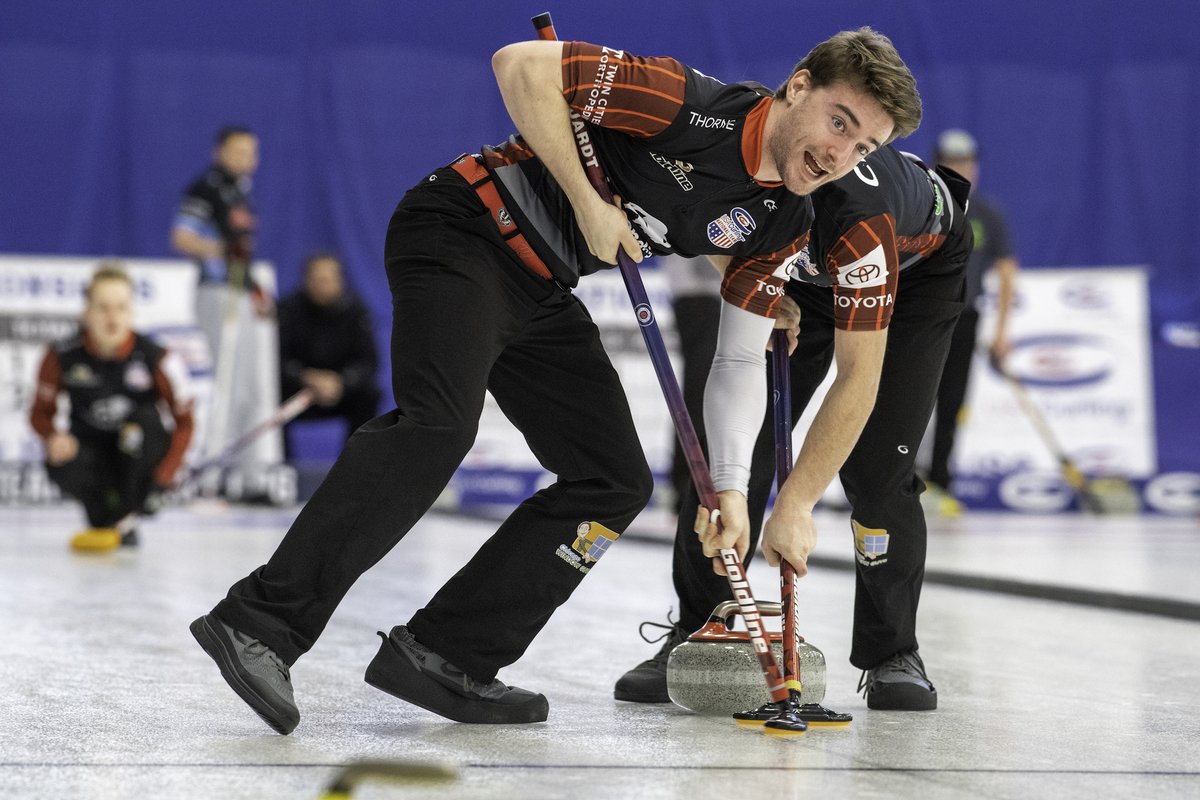 usacurl's tweet image. It’s playoff day at U.S. Nationals!

Coming up live at 2:00 pm (CST), @12thEndSports will bring you live coverage of the three page playoff games.

@TeamRothUSA v @TeamJSinclair 

Team Sinnett v @TeamMaerki 
@TeamShuster v @TeamRuohonen 

Watch live: teamusa.org/USA-Curling/we…