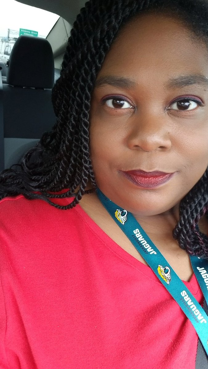 Nika989's tweet image. Rocking the #rubywoo today. #mac