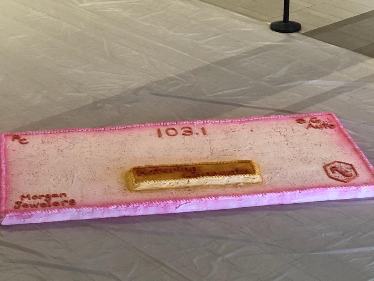 kool98_9's tweet photo. Be sure to come witness the cake Mayham at 6 o’clock tonight (Feb 14 - Valentines Day) at the #RedcliffsMall . #KateringKoncepts did an amazing job on the cake that is sure to be completely shredded by diamond ring 💍 hunters. It’s going to be a lot of fun! #stgeorgeutah #diamond https://t.co/L4weeuAXtG