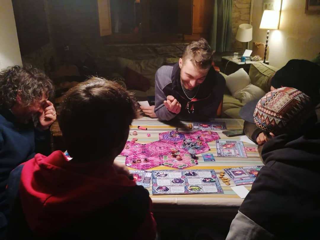 sinpitthegame's tweet photo. Cada semana seguimos realizando partidas en la Cerdaña.
#juegodemesa #Spieler #jugando #jugadores #tabletopgames #giochidatavolo #giochiinscatola #gêmfwrdd #miniatura #sinpit #Kickstarter https://t.co/PUO8y1Bihq