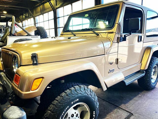 SamsOffroad's tweet photo. TJ in the shop this week for a 2 inch lift, flushing the radiator, electrical work and other general service work #sams4x4 #tulsas4x4shop #jeeptj https://t.co/1wpEbzZmkU
