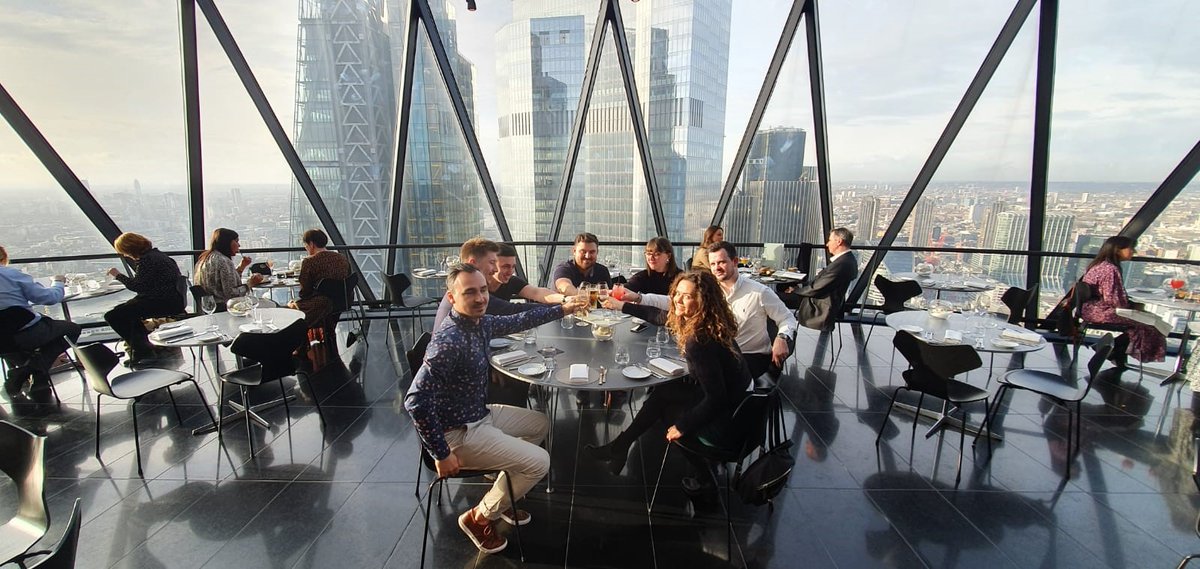 Cheers to that breath-taking view! 😍🥂 

#GDSGroup #Views #SkyScraper #London #Travel #Traveling #GDSInternational #Cheers
