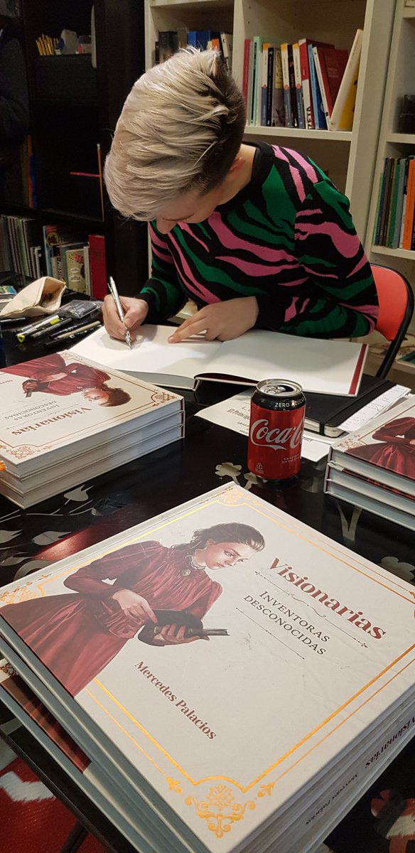 raquelincabeza's tweet photo. La ruta 4 de #escaparates11f concluye con la presentación de #Visionarias con @mercedes_dibuja en la librería @oletuslibros  Lujo de dedicatoria para este libro maravilloso. Mañana a seguir aprendiendo y sorprendiendome con @11defebreroES  y @madeinzaragoza https://t.co/a7qmNtyDer