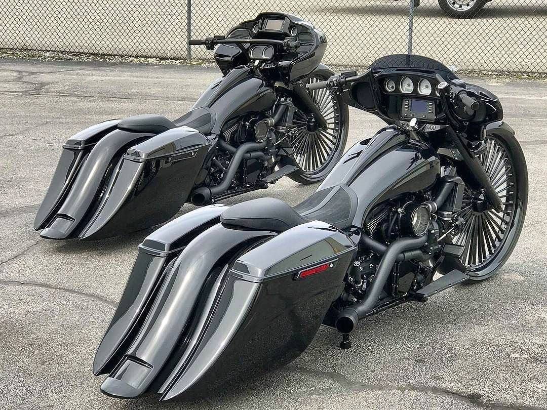 RepublicHarley's tweet photo. 2 O'Clock Feature Custom Baggers.  Valentines Edition...His and Hers! Let us know what you think!
#republicharleydavidson #2oclockfeature #custombaggers https://t.co/5eRWxNdugd
