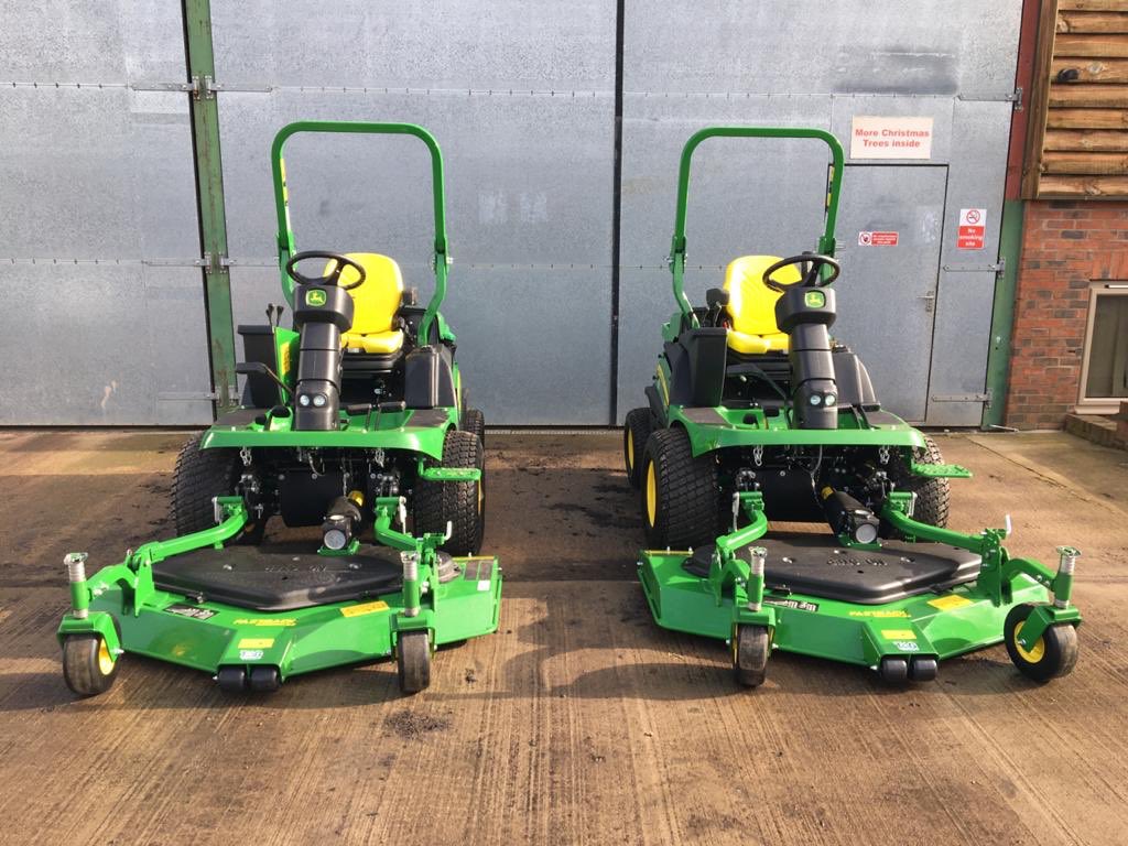 richard_ainslie's tweet image. Delivered 2 x New John Deere 1580 out fronts mowers today to Smartcut Ltd. All we need now is the sun to come out so they can use them. Thank you for business with Tallis Amos Group #JohnDeere #SmartCut #TallisAmosGroup  #Contracting #WorkWellDone #RainRainGoAway