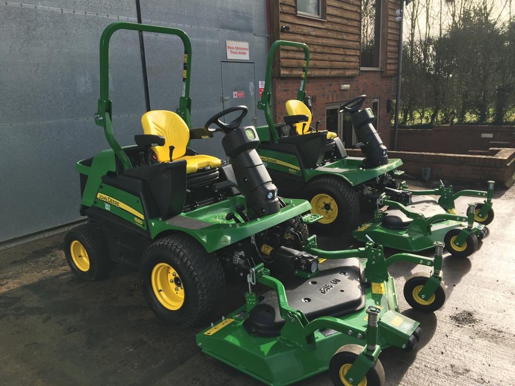 richard_ainslie's tweet image. Delivered 2 x New John Deere 1580 out fronts mowers today to Smartcut Ltd. All we need now is the sun to come out so they can use them. Thank you for business with Tallis Amos Group #JohnDeere #SmartCut #TallisAmosGroup  #Contracting #WorkWellDone #RainRainGoAway