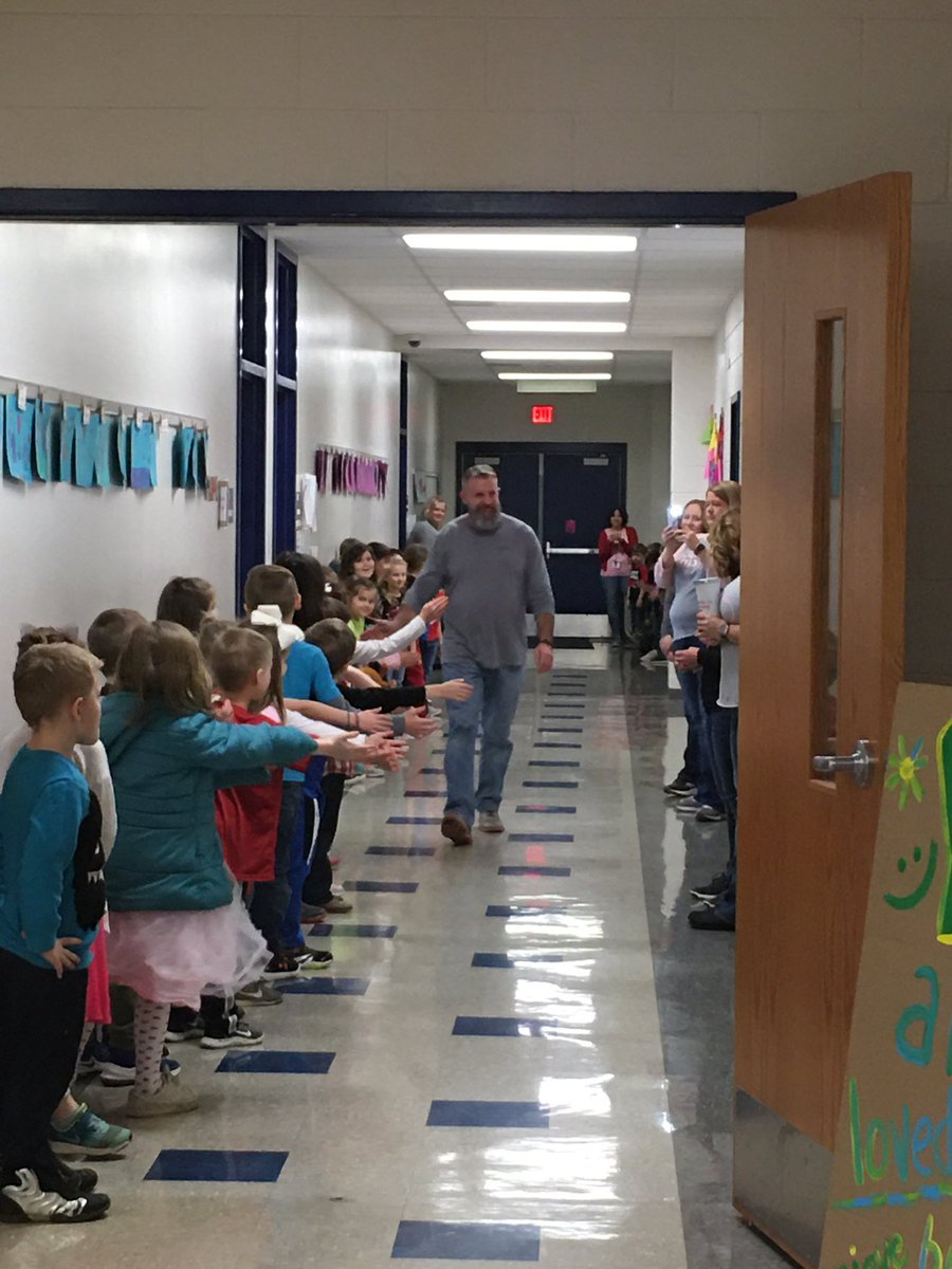 CounselingJess's tweet photo. Our Wildcat family sent Mr. Newman off with lots of love and encouragement today 🎉👍
#WCPSSuccess
#WCPSSupt https://t.co/yueZfMvXgx