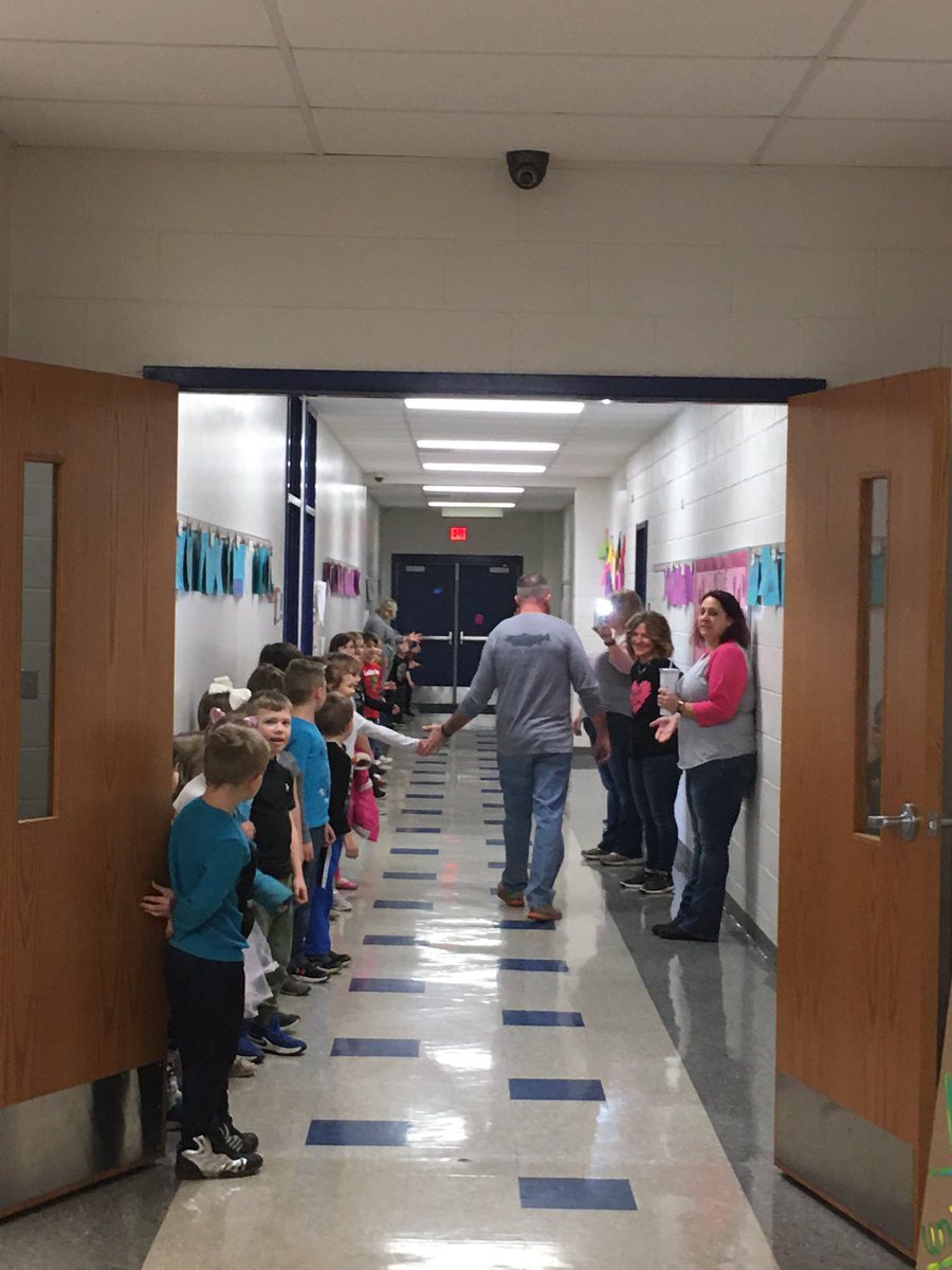 CounselingJess's tweet photo. Our Wildcat family sent Mr. Newman off with lots of love and encouragement today 🎉👍
#WCPSSuccess
#WCPSSupt https://t.co/yueZfMvXgx