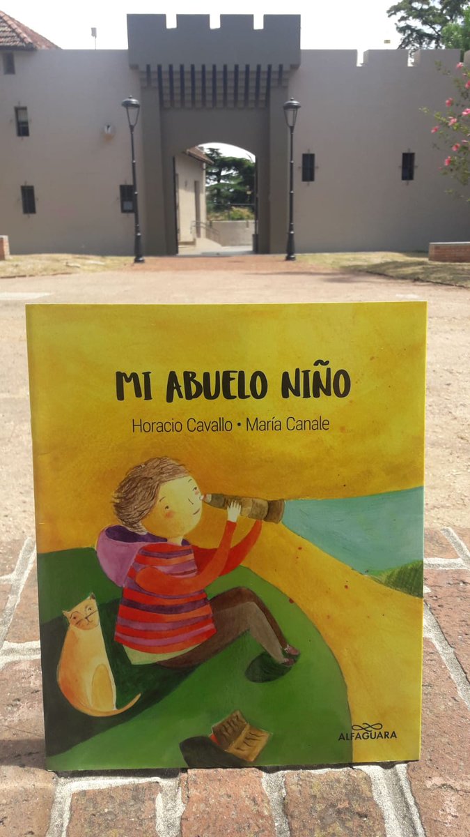 UruguayTeLeo's tweet photo. #Hoy 19 horas
Los esperamos en el Castillo del Parque Rodó para la presentación del libro de Horacio Cavallo: "Mi abuelo niño"
Nos vemos allí 😀

#URUGUAYTELEO #FeriadelLibro #CastilloDelParqueRodo https://t.co/7BEbdsYBja