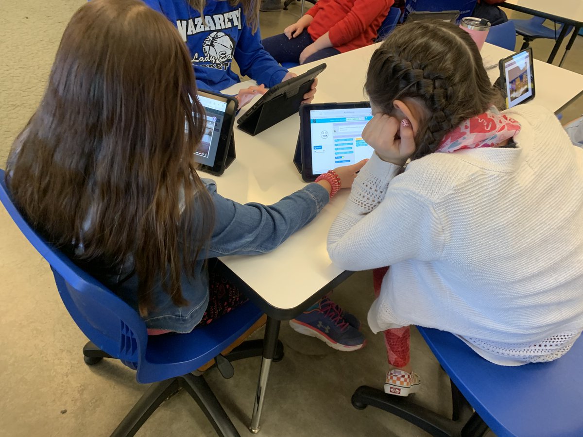 TechTeacherMrP's tweet photo. 4th grade showing some #aNAISing collaboration with @codeorg and @modrobotics Cubelets!!! And this was AFTER their work was done!!
#TechTeam #NAISTech https://t.co/WlaazQzVq3