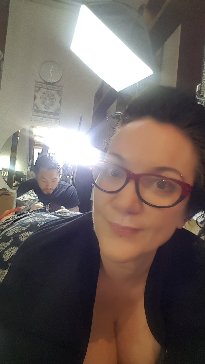 xRileyAlexander's tweet image. Guess where your girl at?

#greystreettattoo #birthdaytatts  #biggerthingstocome #gonnamakemagicwithevan