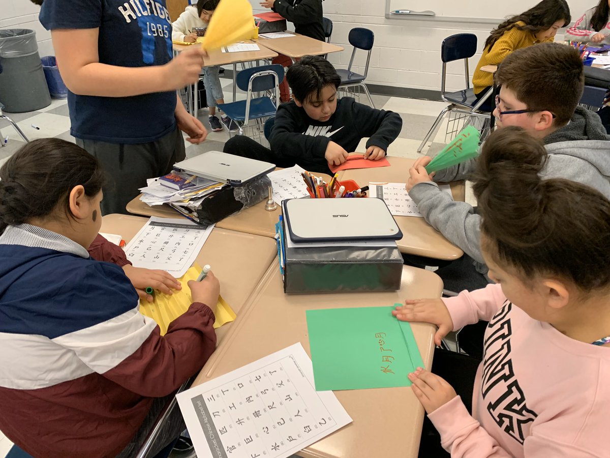 MrsGracious09's tweet photo. China Day was a great success! Thank you to students and staff who participated in this enrichment experience for 6th grade SS students! https://t.co/p3hlhjiens