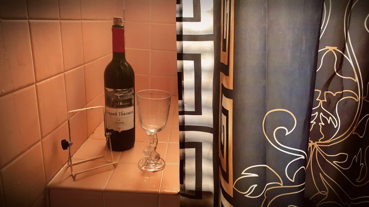 queen_chesca39's tweet photo. A hot bath 🛀 and a glass of wine 🍷 and I’ll be fine!
#GeorgianWine #LongDayWork https://t.co/RVTKteWvmp