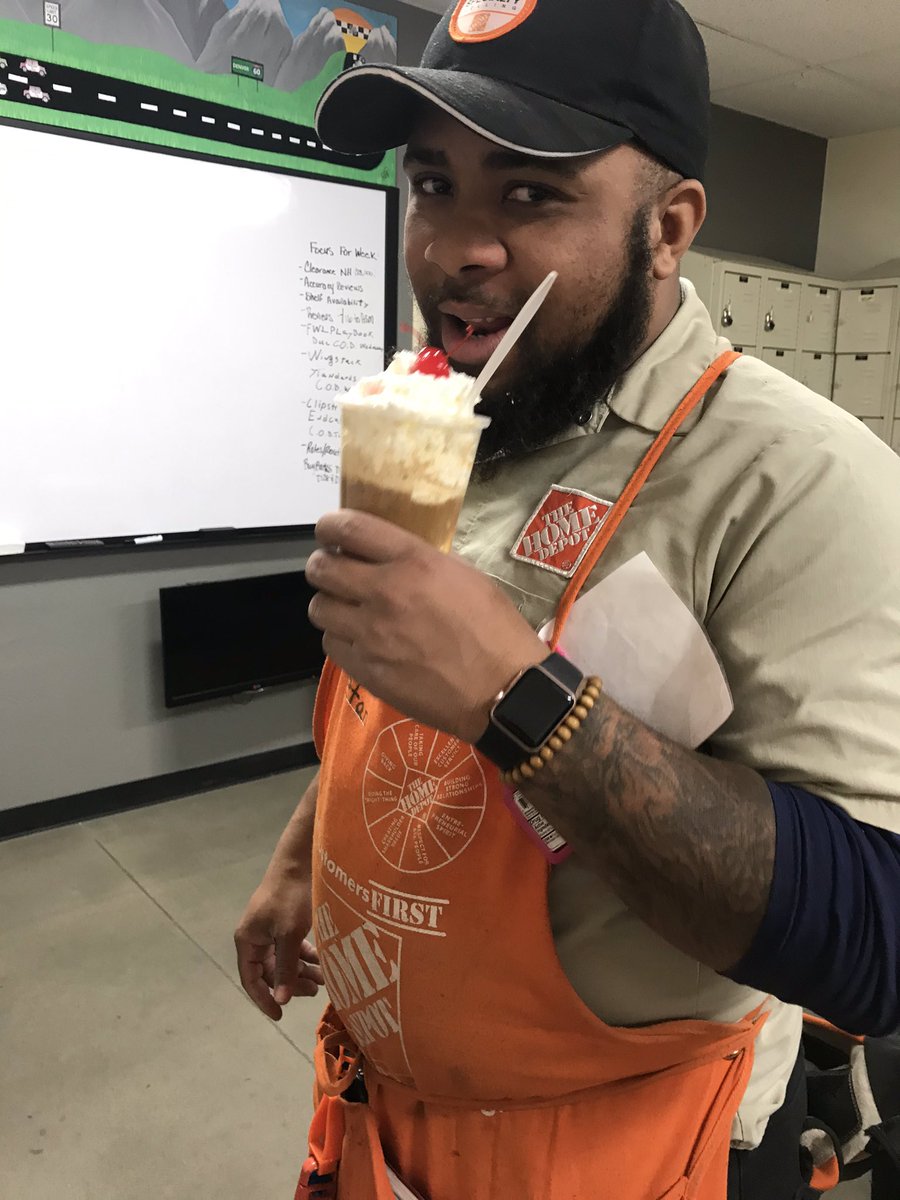 “You keep us a float” ♥️ So many good treats for the associates today! Happy valentines day! 🌹♥️