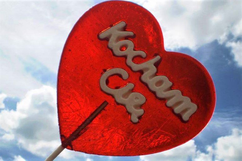 Happy Valentine's Day from Little Poland.

Ślę Ci moją walentynkę,
zrób więc do mnie słodką minkę,
daj buziaka albo dwa
i niech nasza miłość trwa.