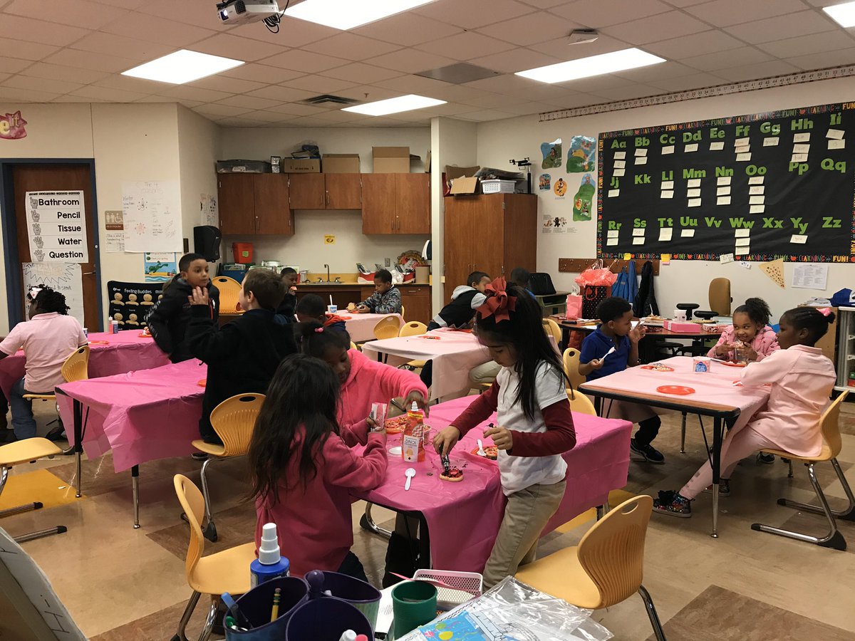 MissSmithsKids's tweet photo. Our Valentine’s Day cookie decorating party was soooo fun, I’m sorry to my parents I know your kids are full of sugar 🤣 I caught them eating sprinkles straight out of the container! 🤣🤣💖🍪 https://t.co/VUgh8Q0jM5