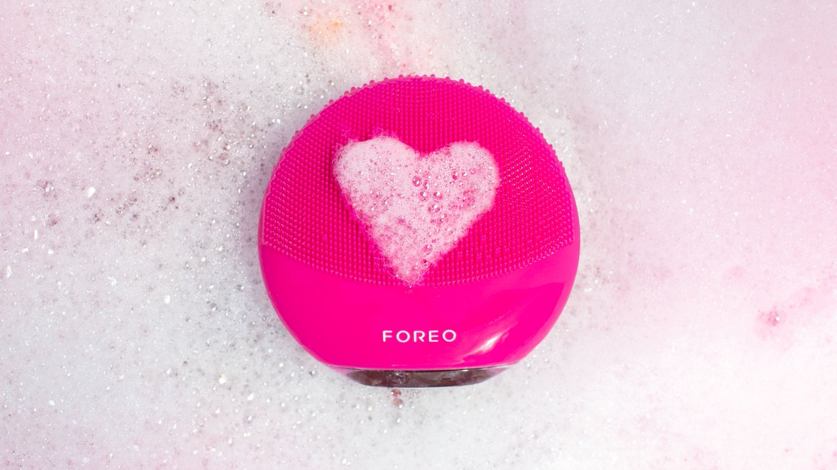 Whether you’re single, taken, or it’s complicated we just want to be there to show your skin some lovin💕.
 
Happy #ValentinesDay from the bottom of our skincare obsessed hearts💖!

Xoxo
FOREO team