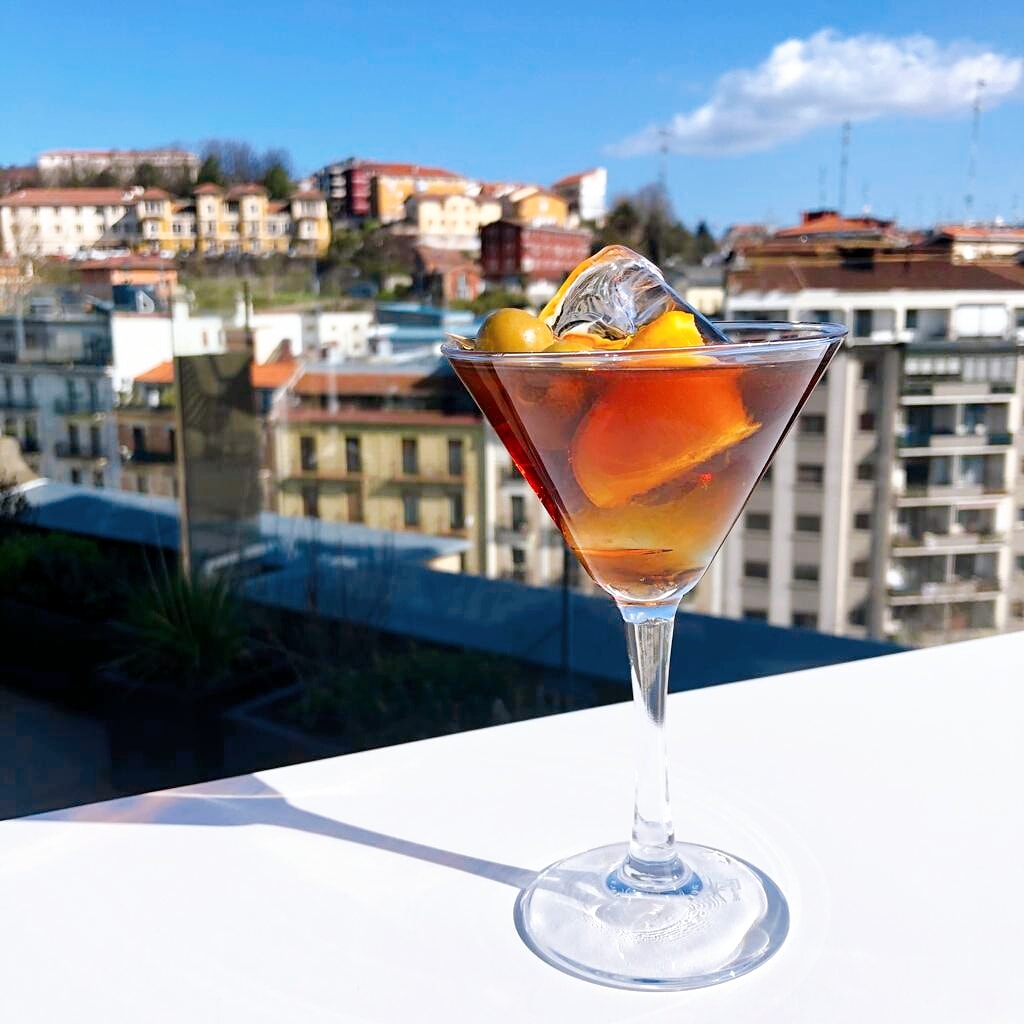 Los sábados tómate un Vermut en la Terraza de LABe, descubrirás unas vistas únicas de la ciudad, en la 5° planta de Tabakalera/Larunbatetan Bermuta hartu ezazu LABe-ko terrazan, hiriaren ikuspegi paregabeak ezagutuko dituzu
#LABeRestaurant #vermut #restaurante #Donostia #terraza