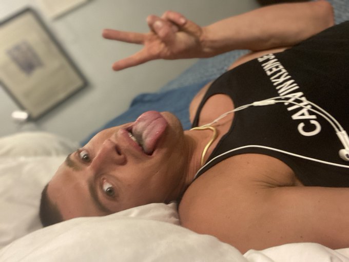 Watch Ruslan Angelo FP's leaked NSFW photo on TwXstars