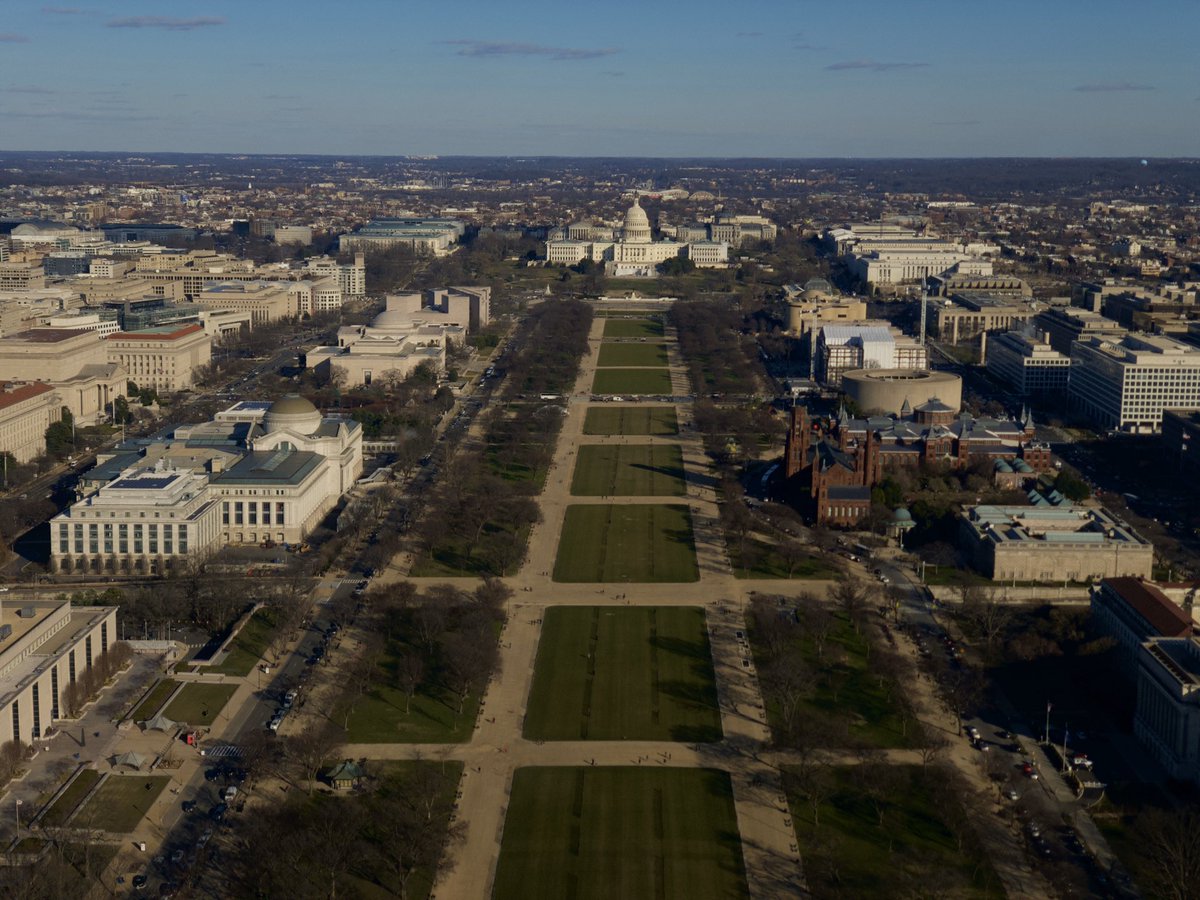 nialls85's tweet photo. Crisp afternoon in DC, nice view from the top of Washington Monument ⛄️ https://t.co/UmqbYK9qRr