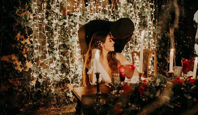 MissAppleBodas's tweet photo. Feliz San Valentín ❤️
.
.
.
Editorial El Casar
Localización @elcasareventos
Diseño y coordinación @missapplebodas 
Material decoración @publinoreventos 
Fotografía @factoria182 
Vestidos novia @silvia_fernandez_atelier 
Traje novio @anianohombre
Flores @… https://t.co/tk5W7kIlft https://t.co/FUBS94NCkf