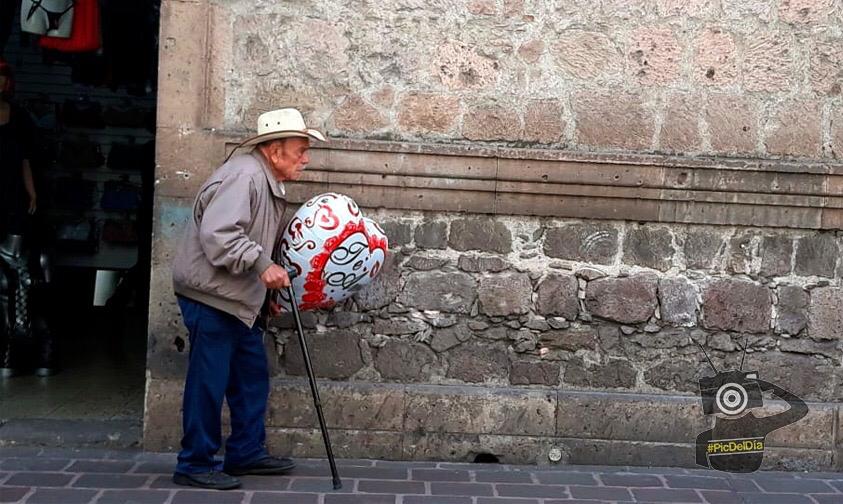 sopitas's tweet photo. No importa cuantas veces caigamos, el amor existe ❤

Esta es la imagen del día https://t.co/Muv8IS4UfN