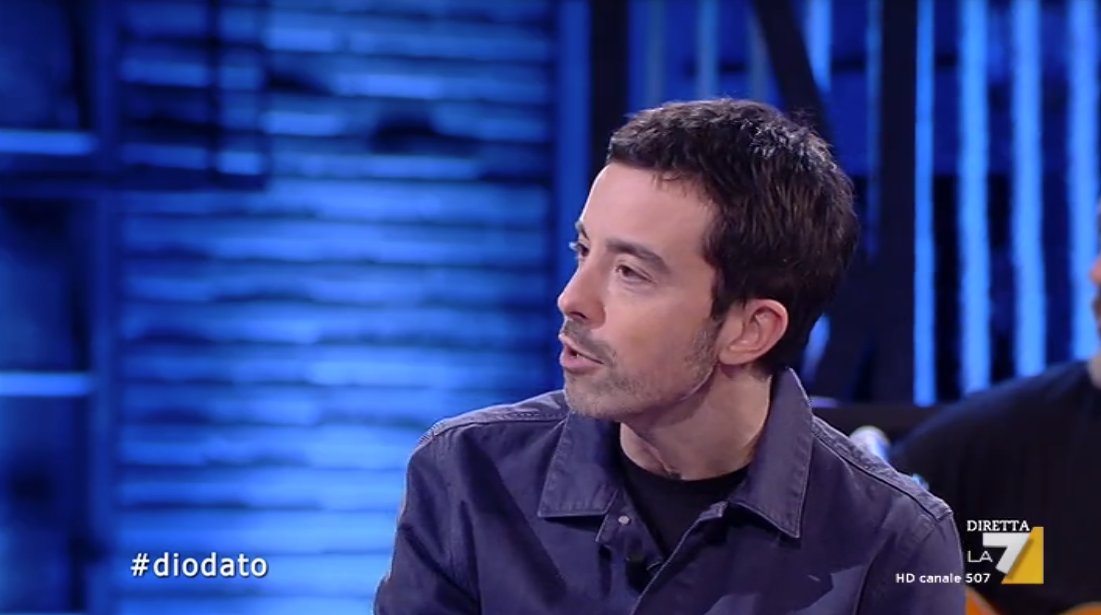 "Sostengo dei movimenti tarantini, soprattutto quello che organizza il Primo Maggio, quello dei Cittadini Liberi e Pensanti. Non è un festival, è una manifestazione che si serve della musica per creare un amplificatore per messaggi importanti" (<a href="/DiodatoMusic/">Diodato</a>)
 
#propagandalive