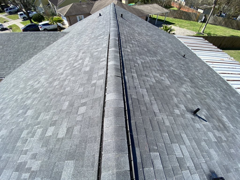 kgmroof's tweet photo. New 30 year Owens Corning Onyx Black shingles 

#roof #roofing #roofers #houston #texas https://t.co/6dfsh34q2x