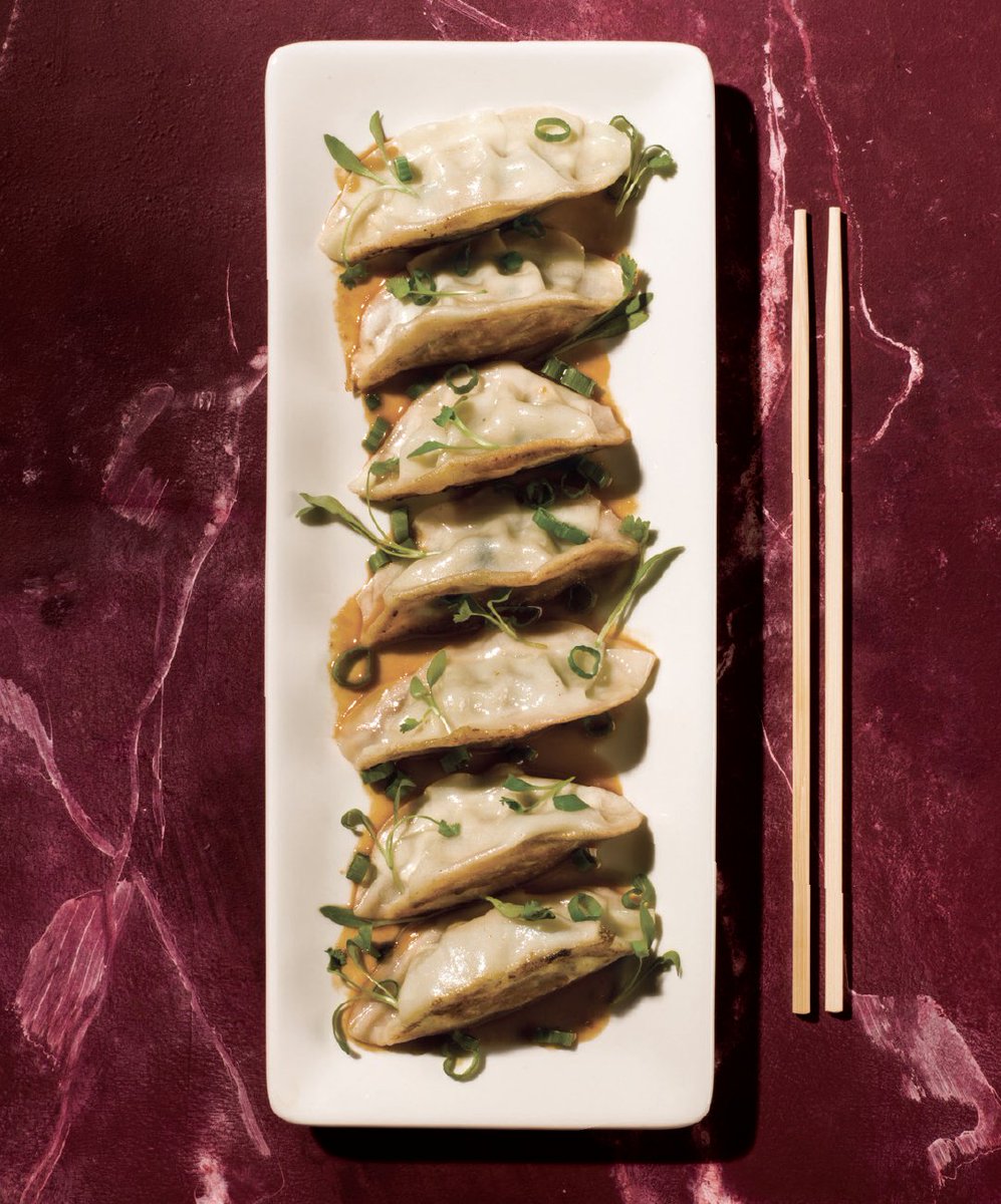 earlsrestaurant's tweet photo. FRESH DISH FRIDAY — Get your chopsticks ready, because Crab + Prawn Gyoza have hit the menu at all Canadian locations! Made with Pacific crab meat, tender prawns, and served with a side of citrus soy sauce for your dipping pleasure.
#Gyoza #NewAndNotable #FreshDishFriday https://t.co/SCQ49nvhlr