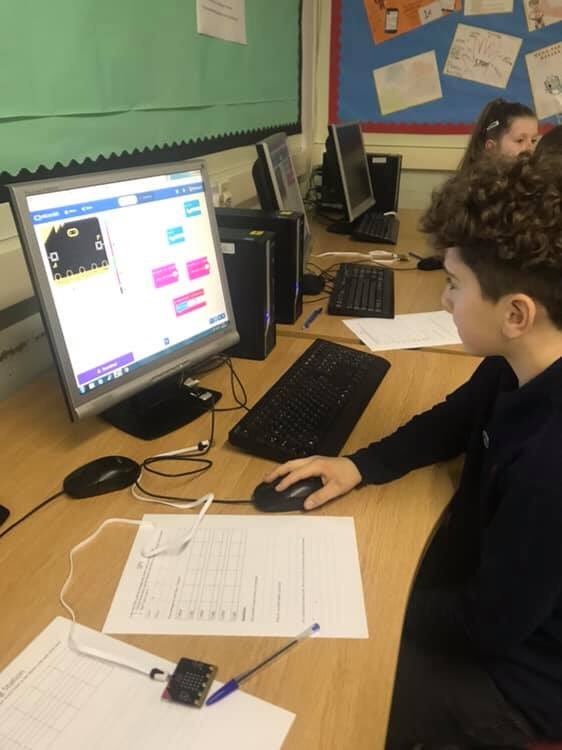 HafrenSchool's tweet photo. Thanks @mrorehawa for coming into school this afternoon to teach us how to use and code microbits. By the end of the session we were sending and trying to crack morse codes - linked to our WW2 topic! We had a great time being spies!👁🕵🏻‍♂️💻#spiesdontgetcaught #dotdashdot #listenin https://t.co/Abeyz1Bpp7