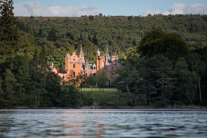 It's as pristine and perfectly poised as any luxury hotel but #Aldourie couldn't be more different; hire your very own castle on Loch Ness and find out for yourself #exclusiveuse #castlelochness #luxurygroupstay