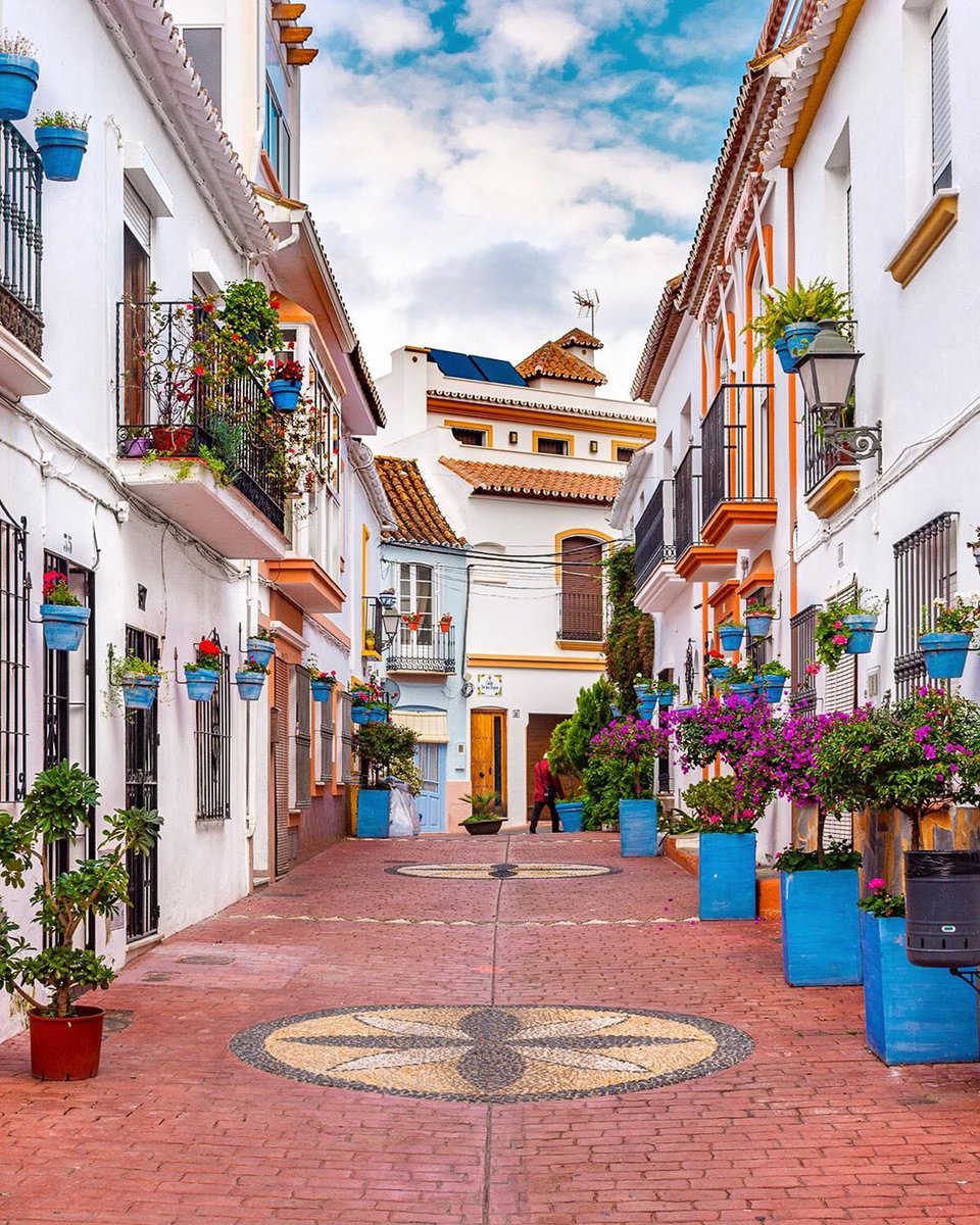 Ven y enamórate de #Andalucía ⁣⁣⁣⁣⁣ ❤️Feliz San Valentín ❤️⁣⁣⁣#OléAndalucía⁣ #HappyValentinesDay ⁣ Estepona, Málaga ⁣ 📷 Swedish Nomad ⁣