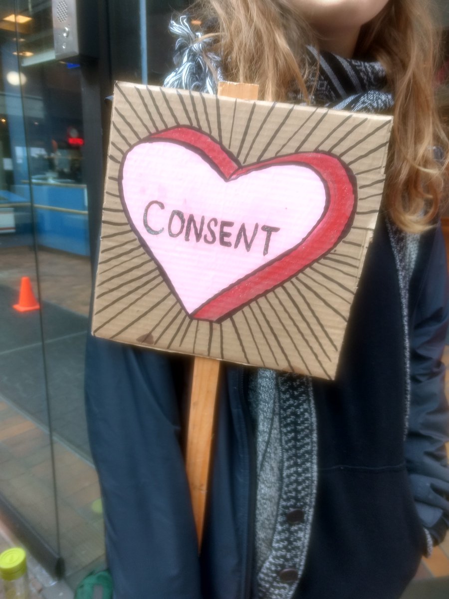 @bcgeu @gvta @_AnnaGerrard @salishmemer @mikegraemephoto @CTVNewsVI @cbcnewsbc @CBCIndigenous @CHEK_News @RoyalBCMuseum @jjhorgan @JustinTrudeau Some more sweet Valentine's signs from the #BCGovtShutDown today!

#NoAccessNoConsent
#Wetsuweten