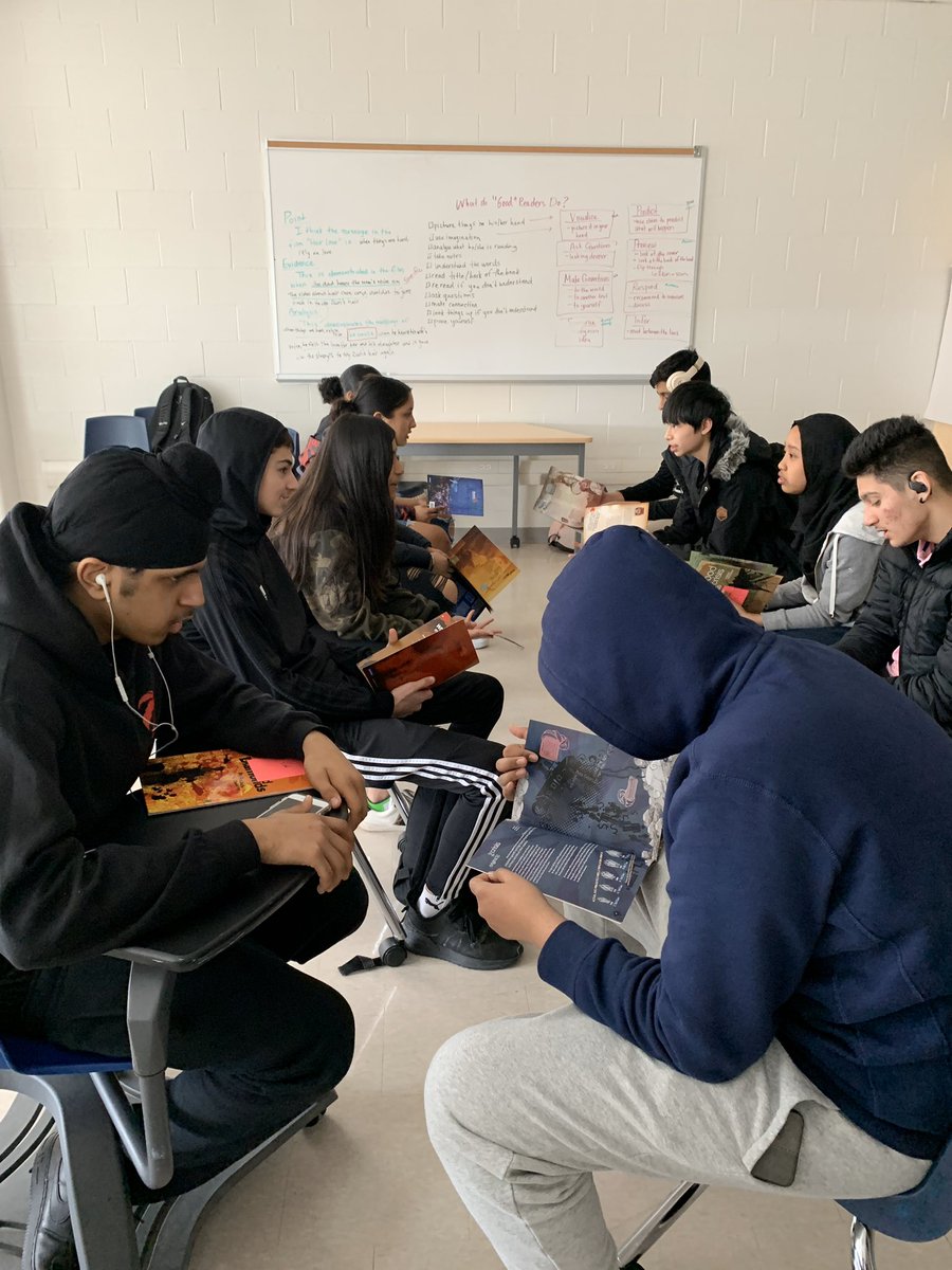 Today in #ENG2P students paired up to share summaries of their short non-fiction books, ask questions, and find similarities. Talking about what you’re reading helps build comprehension and critical thinking!